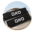 שני תגי שם וטלפון בהתאמה אישית
