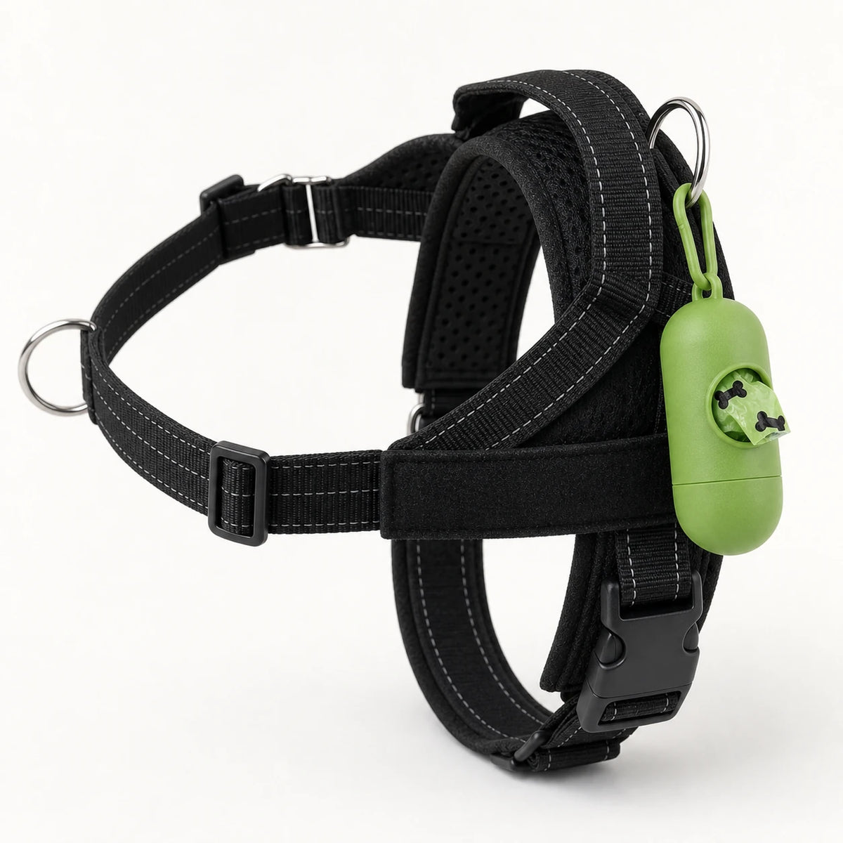 מתקן שקיות לכלבים FourPaw מחובר לרתמת SafeWalk