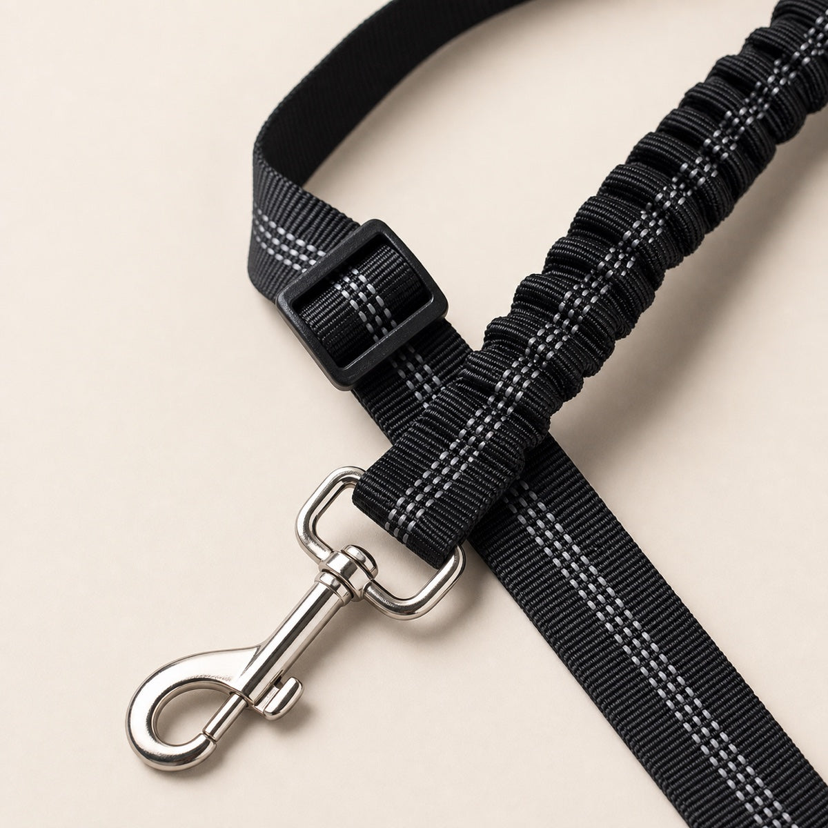 תקריב חיבורי חגורת בטיחות SafeBelt לרכב